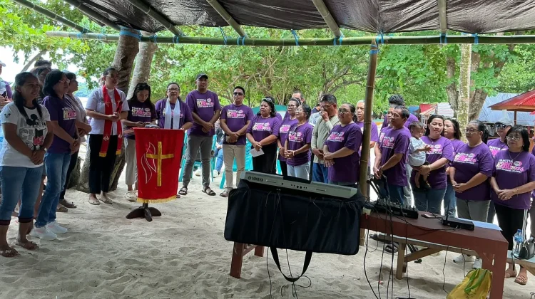 Ibadah Pantai Jemaat GMIM Imanuel Klabat Bersama Jemaat Mitra Resetlemen