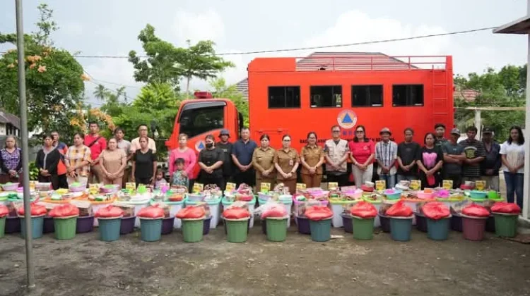 Bantuan Kepada 16 Keluarga yang terdampak Bencana di Desa Totolan