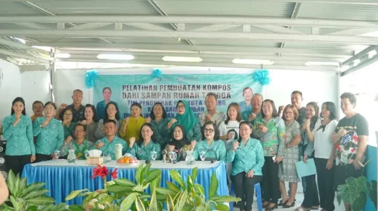Program PKK Bitung Produksi Kompos dari Sampah Organik