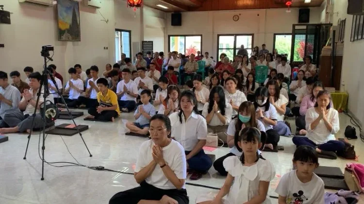 Intip Perayaan Waisak 2570 BE di Vihara Dhammadipa Manado