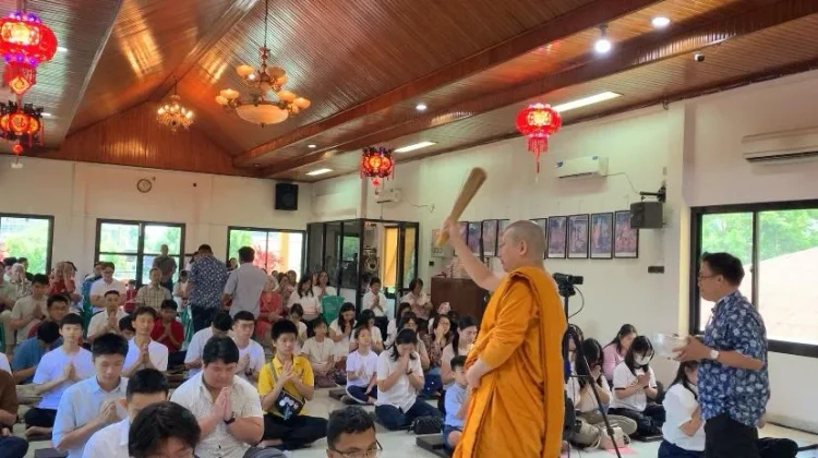 Intip Perayaan Waisak 2570 BE di Vihara Dhammadipa Manado