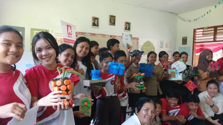 Alfamidi Ajak Siswa Likupang Timur Sulap Sampah Plastik Jadi Bernilai Ekonomi