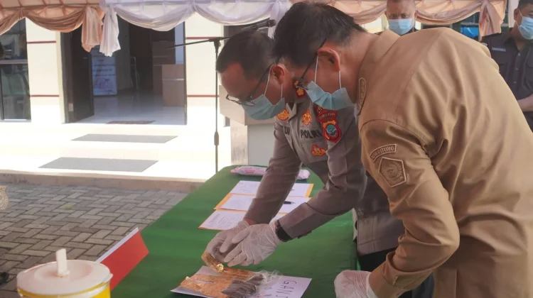Moment Pemusnahan Barang Bukti di Bitung