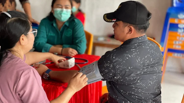 Pemdes Klabat Jalani Pemeriksaan Kesehatan lewat Giat Posyandu