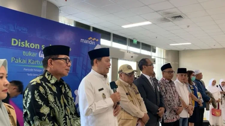 Momen Kepulangan Jemaah Haji Sulut di Bandara Sam Ratulangi