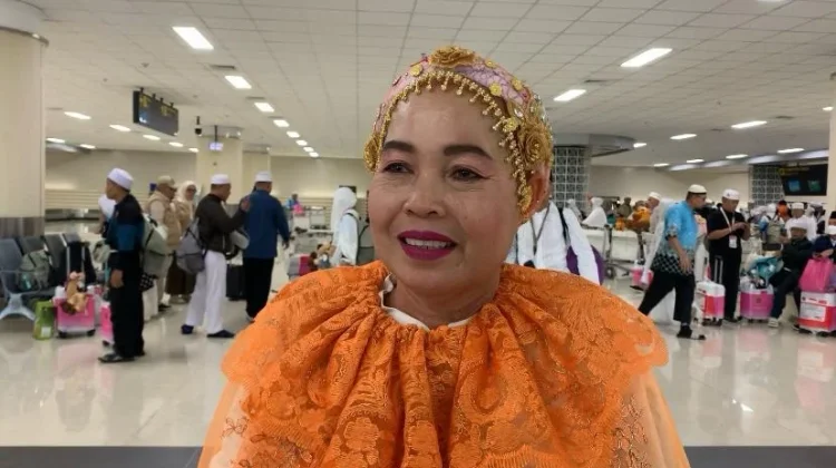 Momen Kepulangan Jemaah Haji Sulut di Bandara Sam Ratulangi