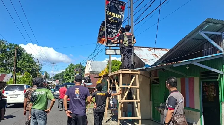 Penertiban Papan Reklame Rokok oleh Satuan Pol PP Minut