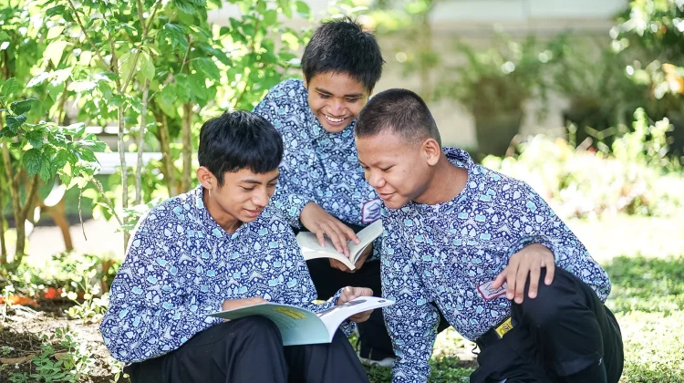 Kelas Literasi, Membuka Jendela Pengetahuan