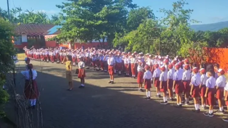 SDN Watutumou II Gelar Masa Pengenalan Lingkungan Sekolah