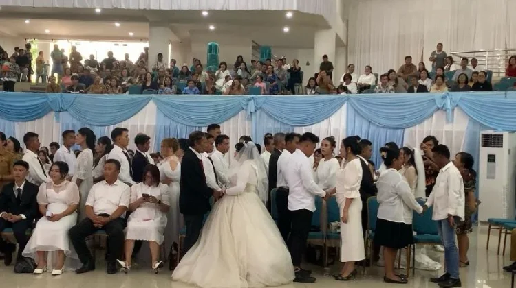Momen Bahagia 130 Pasangan Ikut Kawin Massal, Gubernur Sulut Jadi Saksi