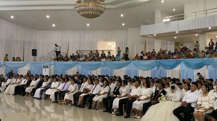 Momen Bahagia 130 Pasangan Ikut Kawin Massal, Gubernur Sulut Jadi Saksi