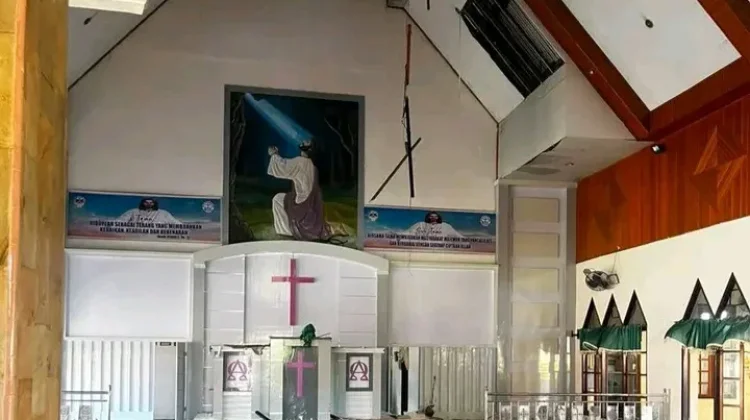 Bupati Minsel di Lokasi Kebakaran Gereja