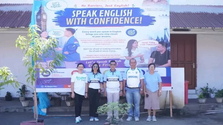 Dorong Siswa Percaya Diri Berbahasa Inggris di SMAN 1 Amurang