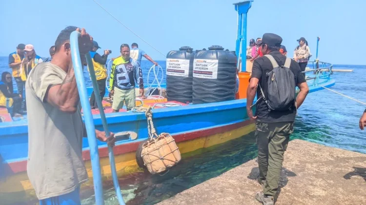 BWS Sulawesi I Salurkan 72 Ribu Liter Air Bersih ke Manado Tua