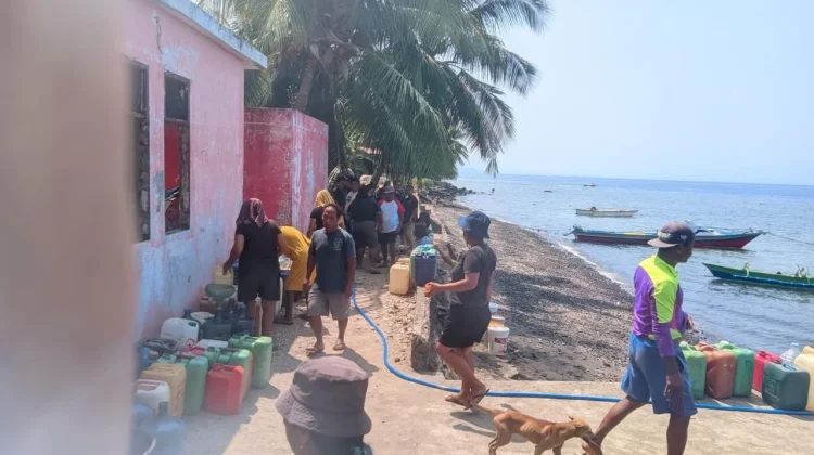BWS Sulawesi I Salurkan 72 Ribu Liter Air Bersih ke Manado Tua