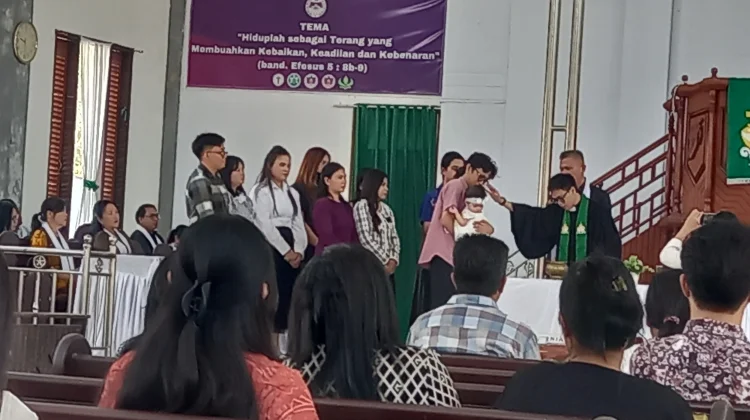 Moment ibadah minggu pagi jemaat Ruth Matungkas