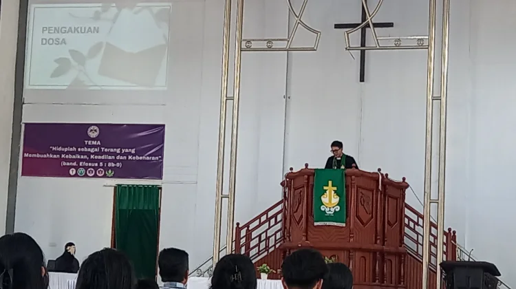 Moment ibadah minggu pagi jemaat Ruth Matungkas