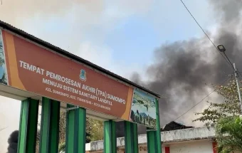 Kebakaran Hebat Melanda TPA Sumompo Manado