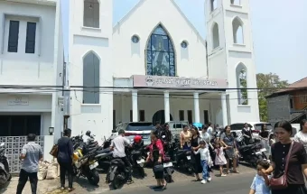 Moment ibadah minggu pagi jemaat Ruth Matungkas