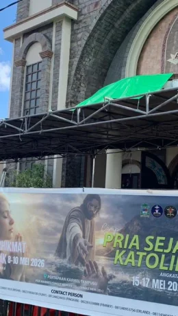 Persiapan Ibadah Jumat Agung di Paroki Raja Damai Tikala Baru Manado