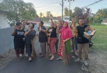 Calon Hukum Tua Pineleng Dua Indah Jenly Y. Kombong Pimpin Kerja Bakti Bersama Warga
