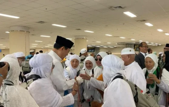 Momen Kepulangan Jemaah Haji Sulut di Bandara Sam Ratulangi