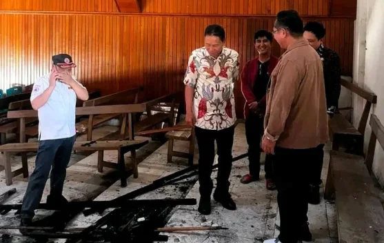 Bupati Minsel di Lokasi Kebakaran Gereja