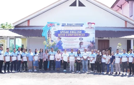 Dorong Siswa Percaya Diri Berbahasa Inggris di SMAN 1 Amurang