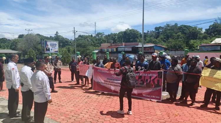 Massa Tuntut Kepastian Jabatan Kakanwil Kemenag Papua Barat