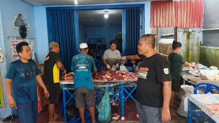 Masjid At-Taqwa Bagikan 800 Kantong Daging Kurban