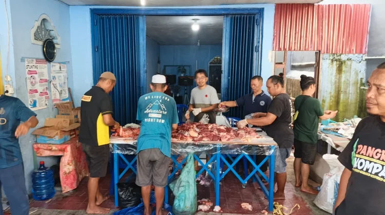 Masjid At-Taqwa Bagikan 800 Kantong Daging Kurban