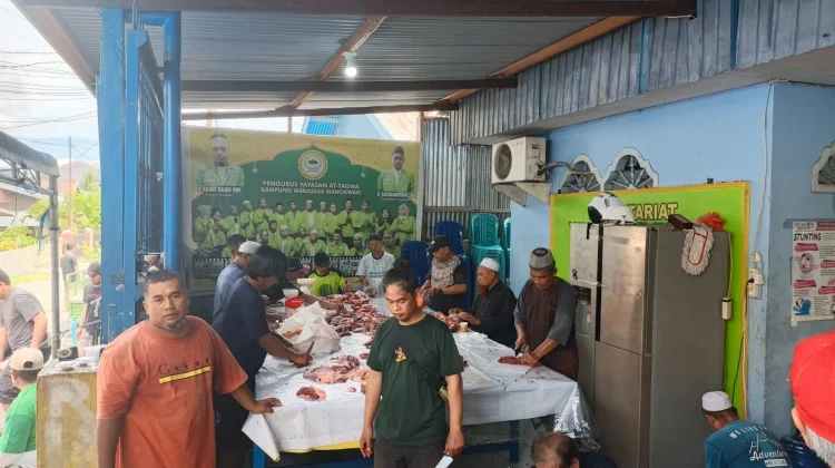 Masjid At-Taqwa Bagikan 800 Kantong Daging Kurban