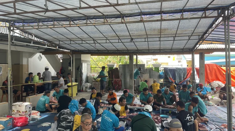 Kebersamaan Idul Adha Warnai Pemotongan Hewan Kurban di Masjid Nurul Fatah