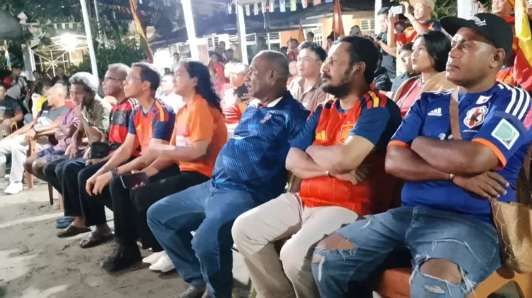 Nonton Bareng Piala Dunia Pangdam XVIII Kasuari bersama Warga Fanimo