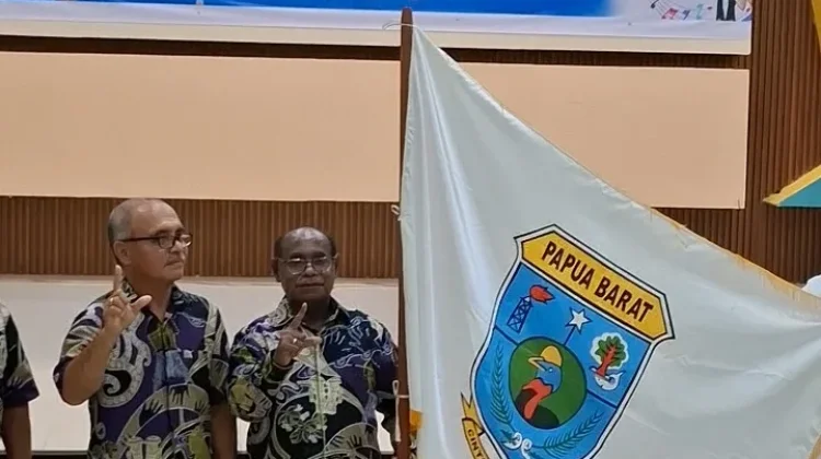 Gubernur Pabar Lepas Kontingen Pesparawi Nasional XIV