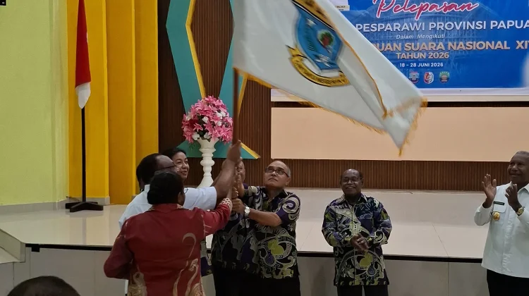 Gubernur Pabar Lepas Kontingen Pesparawi Nasional XIV