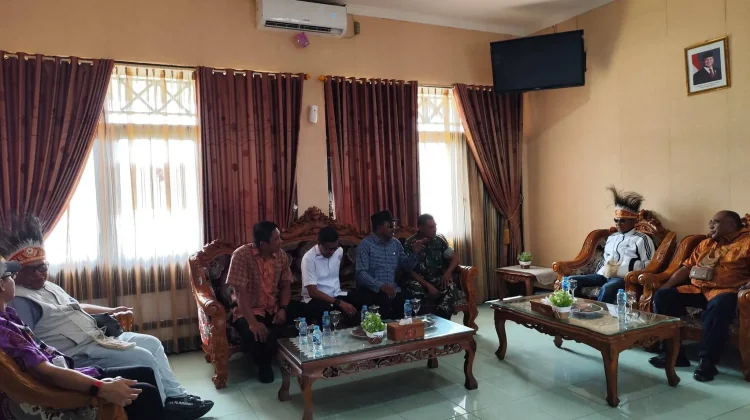 Walikota Tual Beserta Rombongan Tiba diManokwari dalam Rangka Pesparawi