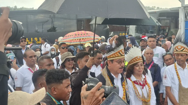 Gubernur Maluku Mengantar Langsung Peserta Kontingen Pesparawi Nasional