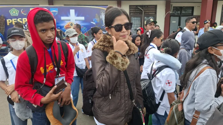 Gubernur Maluku Mengantar Langsung Peserta Kontingen Pesparawi Nasional