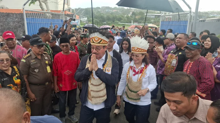 Gubernur Maluku Mengantar Langsung Peserta Kontingen Pesparawi Nasional