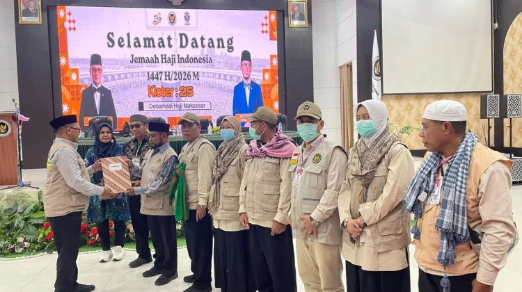 Kepulangan Jemaah Haji Kloter UPG 25 dan 26 Tiba di Embarkasi Makassar