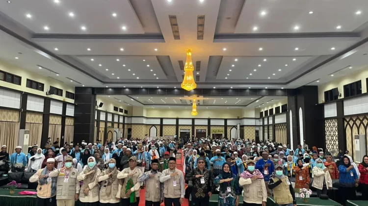 Kepulangan Jemaah Haji Kloter UPG 25 dan 26 Tiba di Embarkasi Makassar