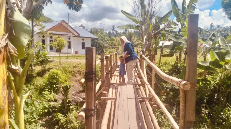 Pembangunan Jembatan Merah Putih desa  Uduwei Usou di Manokwari