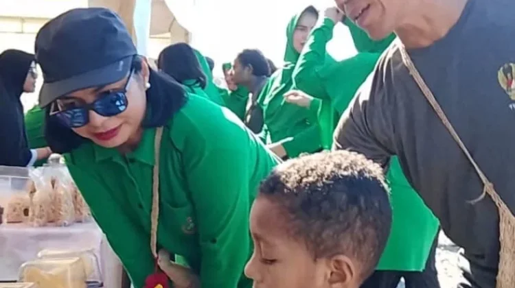 Kunjungan Pangdam XVIII ke Stan UMKM Festival Raimuti 2026