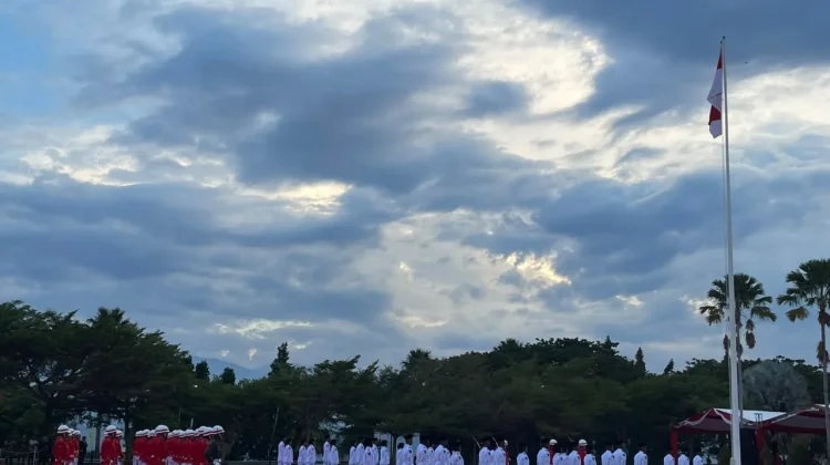 Penurunan Sang Merah Putih Warnai Penutup HUT RI ke-81 di Papua Barat