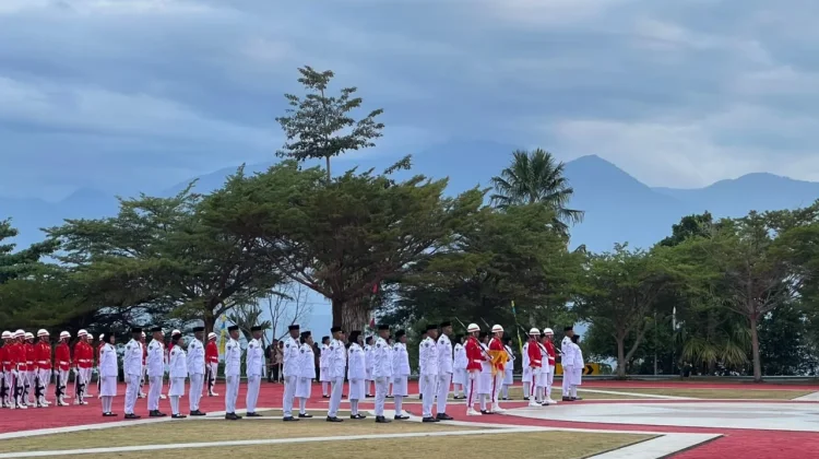 Penurunan Sang Merah Putih Warnai Penutup HUT RI ke-81 di Papua Barat
