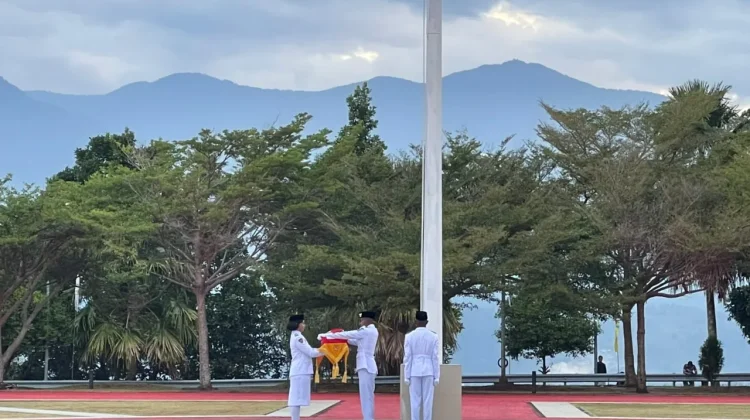 Penurunan Sang Merah Putih Warnai Penutup HUT RI ke-81 di Papua Barat
