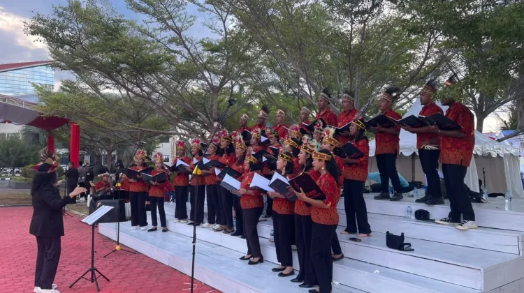 Penurunan Sang Merah Putih Warnai Penutup HUT RI ke-81 di Papua Barat