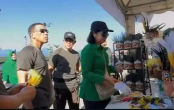 Kunjungan Pangdam XVIII ke Stan UMKM Festival Raimuti 2026