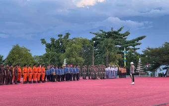 Penurunan Sang Merah Putih Warnai Penutup HUT RI ke-81 di Papua Barat